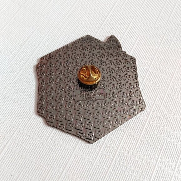 Star Trek: The Next Generation The Borg Collective, Borg Cube Enamel Pin - Picture 2 of 3